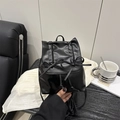 Mini-Rucksack in Schwarz im Balletcore-Stil mit Schleifen und Kordelzug aus mattem Kunstleder - Schwarz