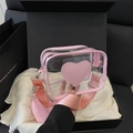 Borsa a tracolla in PVC rosa trasparente con dettaglio cuore e portamonete tondo - Argento