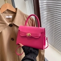 Elegante bolso de mano rosa fucsia con cierre dorado y solapa de diseño festoneado - Rosa Rojo