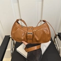 Borsa a mezzaluna marrone vintage con pieghe e fibbia decorativa in pelle lucida - Marrone Scuro