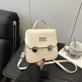 Mini borsa quadrata in ecopelle color crema con chiusure metalliche argento e manico - Bianco