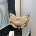 Geflochtene Strohschultertasche in Hellbeige mit rosa Knotengurt und Metalldetails - Khaki