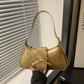 Bolso de hombro dorado mate con detalle de lazo y acabado en piel sintética - Dorado