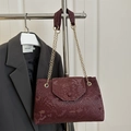 Borsa a spalla da donna bordeaux con motivo a serpente, catena dorata e finta pelle chic - Rosso