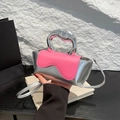 Mini sac argenté avec rabat rose et poignée métallique épaisse en bandoulière - Rose