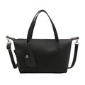 Retro schwarze Bucket Tote Bag aus Kunstleder mit passender Kettentasche auf Weiß - Schwarz