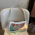 Weiße holografische PVC-Schultertasche mit schillerndem Panel und Lederriemen - Weiß