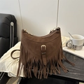 Braune Bohemian Wildleder-Tragetasche mit langen Fransen und goldener Gürtelschnalle - Dunkelbraun