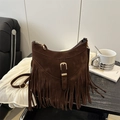 Braune Wildleder-Fransentasche mit Vintage-Goldschnalle und verstellbarem Riemen - Braun