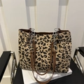 Borsa tote in velluto a coste leopardato con tracolla a catena e manico marrone - Cachi