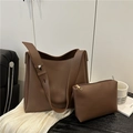 Dunkelbraunes Taschen-Set aus mattem PU-Leder mit passender Innentasche und Trageriemen - Braun