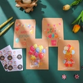 Platte weergave van kraft enveloppen met verjaardagsthema, stickers en gekleurde kaarsen - Verjaardag Ballon Stijl (s1630) / Set van 24