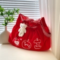Borsa tote in tela rossa con stampe di mele, manici a scacchi e ciondolo a forma di orsetto - Senza Pendaglio (QP77013) / Rosso
