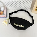 Sac banane unisexe noir polyvalent avec imprimé OOXBAG et charmant pendentif en peluche - Noir
