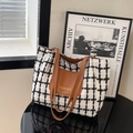 Grote zwart-wit geblokte tweed shopper met bruine leren handvatten en zakje - Stijl met Wit Buitenzakje / Wit