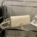 Bolso bandolera minimalista en blanco crema con hebilla cuadrada y correa ajustable - Blanco Roto