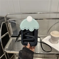 Borsa a tracolla cupcake verde menta e nera con strisce scavate e cinturino sottile - Nero
