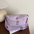 Borsa a tracolla in nylon lavanda con texture plissettata e tracolla regolabile - Viola