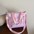 Sac fourre-tout rose à fleurs avec motifs roses et nœuds, porté épaule ou croisé - Rose
