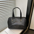 Sac cabas en maille noire avec bordure en cuir et fermeture éclair en métal stylé - Noir