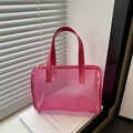 Sac à main minimaliste en maille rose rouge avec poignées en cuir et fermeture - rose vif