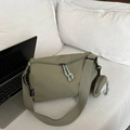 Bolso bandolera de nailon verde militar con monedero redondo y correa ancha - Verde
