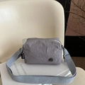 Sac bandoulière en nylon imperméable gris avec large sangle pour sport et fitness - Gris