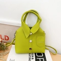 Borsa a tracolla verde brillante a forma di camicia con trama litchi e bottoni - Verde
