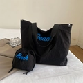 Set borsa tote da spiaggia in nylon nero con scritte blu e pochette con coulisse - Nero