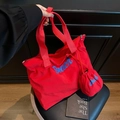 Set borsa tote rossa in nylon con stampa Beach blu e pochette con coulisse abbinata - Rosso
