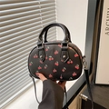 Bolso tote Boston negro con estampado de cerezas rojas y correa de hombro ajustable - Negro