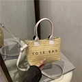 Borsa tote in paglia intrecciata crema con ricamo e tracolla in pelle rimovibile - Bianco Sporco