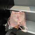 Rosa gesteppte Beuteltasche aus Canvas mit bunter Wellenstickerei und Kordelzug - Rosa