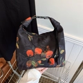 Elegante schwarze Handtasche aus Xiangyun-Seide mit Orangen-Print und Kordelzugverschluss - Viel Glück/Alles Läuft Gut
