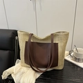 Grande borsa tote in paglia beige con tasca in pelle marrone e goffratura di orso - Cachi