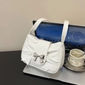 Borsa sottobraccio bianca a pieghe con fiocco argento e doppia tracolla sottile - Bianco Sporco