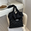 Borsa a spalla in rete nera a fiori con eleganti volant e design capiente - Nero