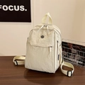 Mochila minimalista de nailon beige con emblema de cara sonriente y cremallera doble - Blanco Roto