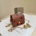 Mini sac à bandoulière marron foncé avec imprimé fraise et chaîne dorée chic - Vieux rose
