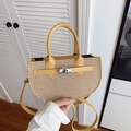 Bolso Kelly de paja media luna con ribete de cuero amarillo y cierre giratorio plata - Dorado