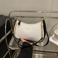 Borsa a tracolla alla moda bicolore nero e bianco con catena dorata elegante - Bianco