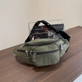 Armeegrüne Nylon-Gürteltasche mit mehreren Reißverschlusstaschen und verstellbarem Gurt - Armeegrün