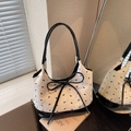 Borsa sottobraccio in jacquard bianco da donna con fiocco nero e motivi di uccelli - Nero