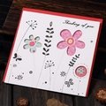 Carte de vœux ajourée avec motifs floraux, papillon et enveloppe rouge - Style Floral Thinking Of You (313#01)