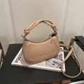 Borsa a luna beige minimalista con manico annodato e scritta moda sul lato - Cachi