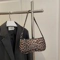 Borsa a spalla chic con stampa leopardata marrone e chiusura con cerniera in metallo - Marrone