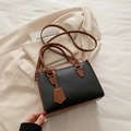 Elegante borsa a tracolla bicolore nero e marrone con trama in pelle litchi - Nero