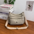 Borsa a tracolla in nylon grigio chiaro con tasche a cerniera multiple e tracolla larga - Kaki