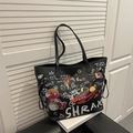 Grande borsa tote nera con stampe graffiti colorate e manici in stile moderno - Nero