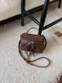 Sac à main box léopard tendance avec finitions en cuir marron et fermetures à glands - Marron